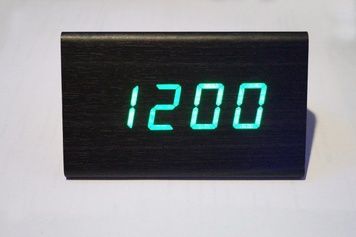 Електронні настільні Годинники з датч. температури Wooden Clock VST-861 зелена підсвітка 6VST/861g фото