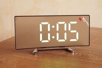 Електронний настільний дзеркальний LED-годинник DT-6507 білий підсвітка 2071 фото