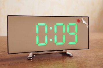 Електронний настільний дзеркальний LED-годинник DT-6507 зелений підсвітка 2072 фото